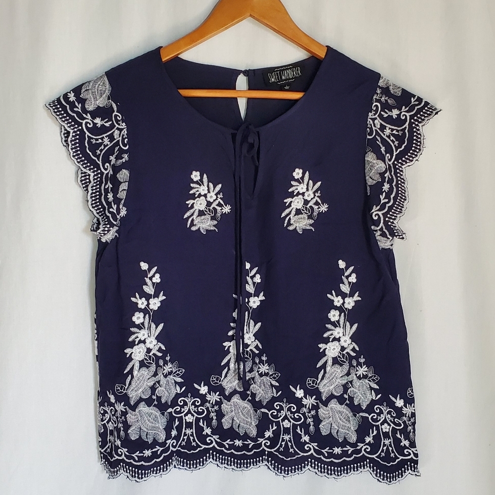 Sweet Wanderer - Floral Embroidered Top
